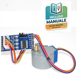 Motore passo passo cilindrico grigio 28BYJ-48 collegato a un modulo driver PCB blu ULN2003 tramite cavi colorati