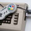 Adattatore artigianale retro-computing per collegare un joypad Super Nintendo SNES alla porta joystick DB9 di un Commodore Amiga.